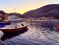 /customerDocs/images/avatars/71908/71908-FISH TAVERN-ΕΣΤΙΑΤΟΡΙΟ-ΨΑΡΟΤΑΒΕΡΝΑ-BILLYS-ΚΑΣΤΕΛΟΡΙΖΟ-KASTELORIZO-LOGO.jpg